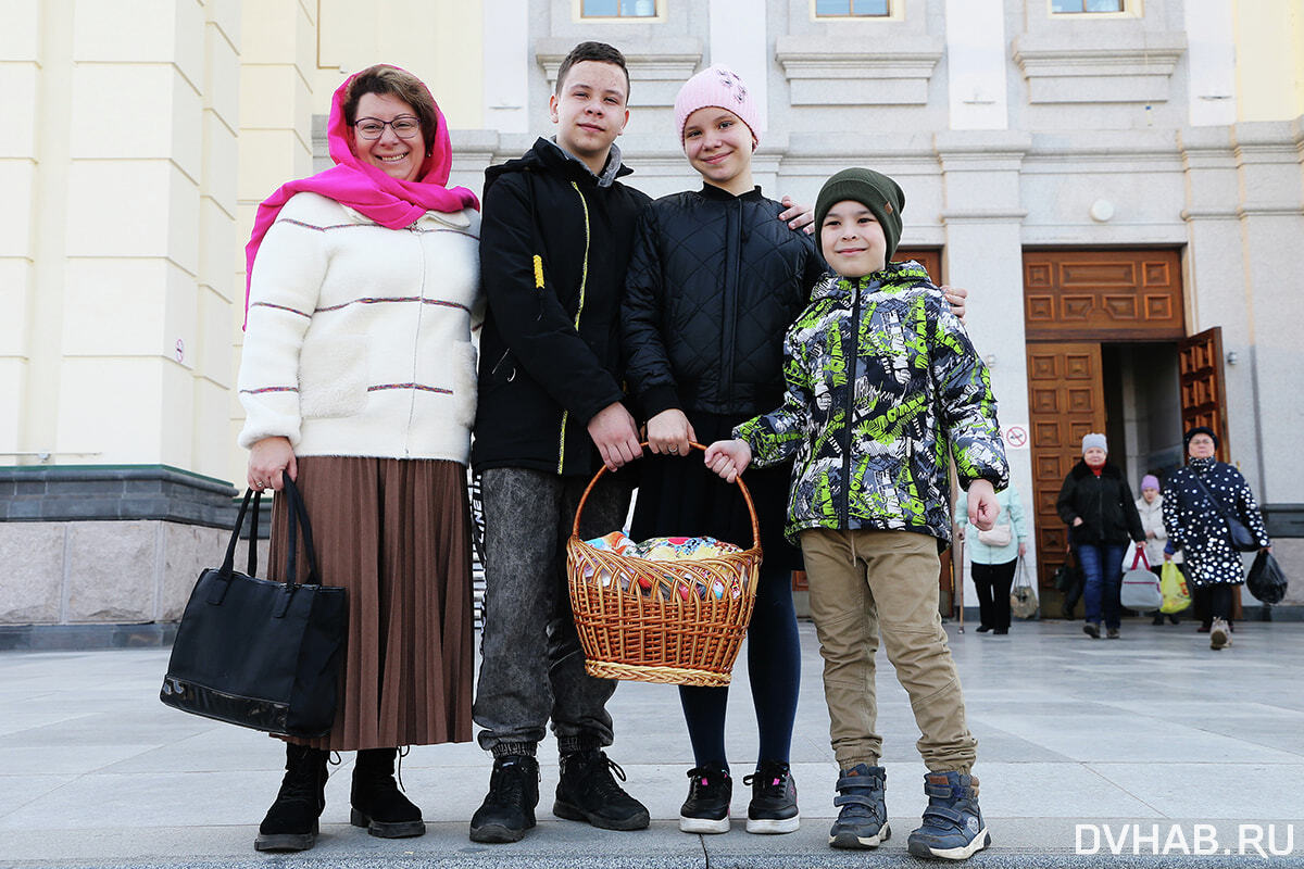 Отдание пасхи в 2024 году какого. Празднование Пасхи в России. Пасхальные гуляния фото. Фото куличей на Пасху. Пасхальные яйца православные.
