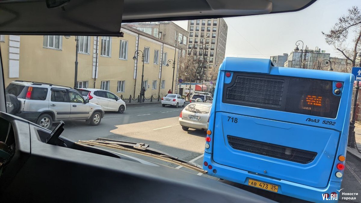 Первые рейсы по центру Владивостока бесплатный шаттл выполнил почти пустым,  зато с аудиоэкскурсией (ФОТО, ВИДЕО) – Новости Владивостока на VL.ru