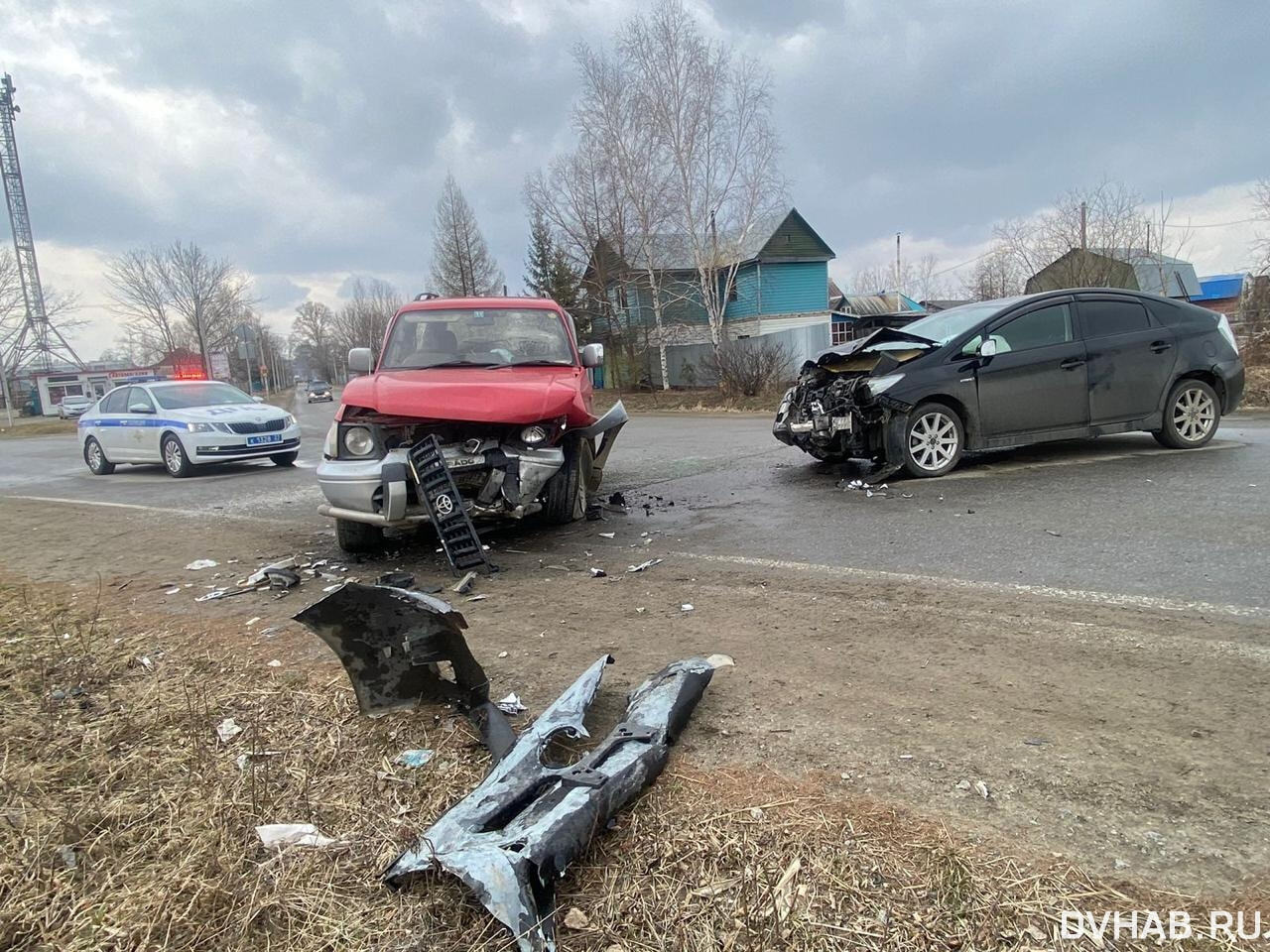 Четыре человека пострадали при столкновении Prado и Prius (ФОТО) — Новости  Хабаровска