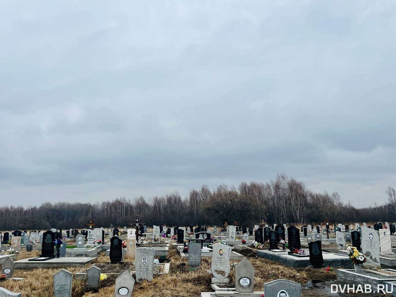 В воде и грязи утопают могилы на Матвеевском кладбище (ФОТО) — Новости  Хабаровска