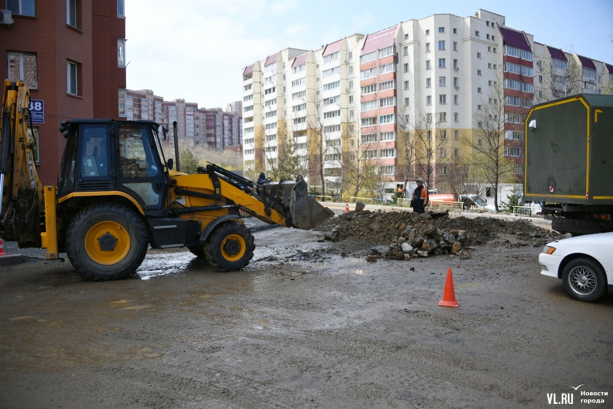 Часть домов в Снеговой Пади вторые сутки остаётся без холодной воды из-за  аварии, для жителей работает водовоз – Новости Владивостока на VL.ru