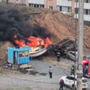 На улице Пихтовой во Владивостоке сгорели автомобиль и катер (ВИДЕО)