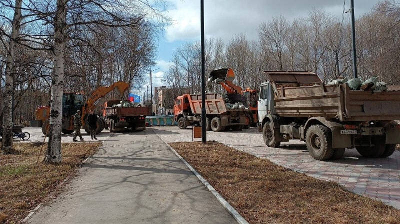 8 апреля в Даугавпилсе машина въехала в остановку «CSDD». Погибли две женщины. Обновлено