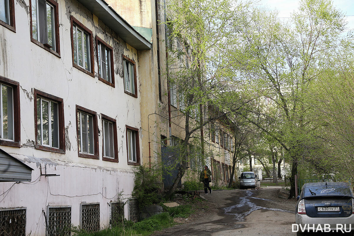 Кто в домике живет: таинственная «сталинка» в центре нервирует хабаровчан  (ФОТО; ВИДЕО) — Новости Хабаровска