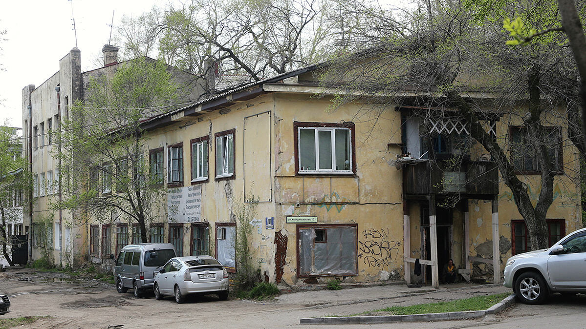 Кто в домике живет: таинственная «сталинка» в центре нервирует хабаровчан  (ФОТО; ВИДЕО) — Новости Хабаровска