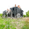 Рядом с домом № 4 – сгоревшая несколько лет назад такая же двухэтажка — newsvl.ru
