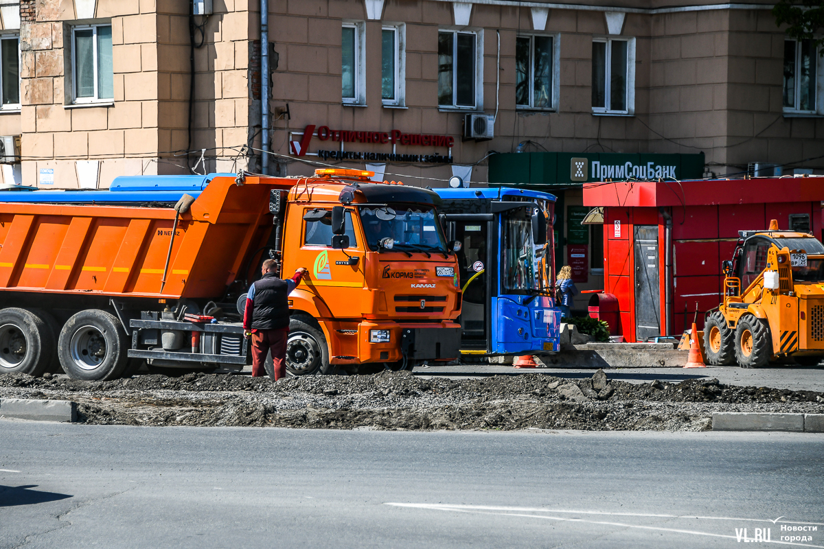 На остановке в районе площади Луговой во Владивостоке начался комплексный  дорожный ремонт (ФОТО) – Новости Владивостока на VL.ru