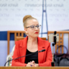 Модератор пресс-конференции, журналист Ксения Гусенцова — newsvl.ru