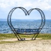 Пляж на мысе Кунгасном. Здесь есть скамья в форме сердца с надписью «Владивосток» — newsvl.ru