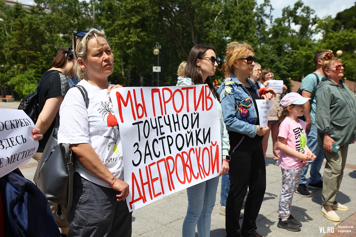 Нам вас не нужно!» Жители Днепровской схлестнулись с застройщиком на акции  протеста (ФОТО) – Новости Владивостока на VL.ru