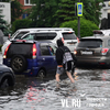 Улицы Владивостока затопило после неожиданно сильного дождя (ФОТО)
