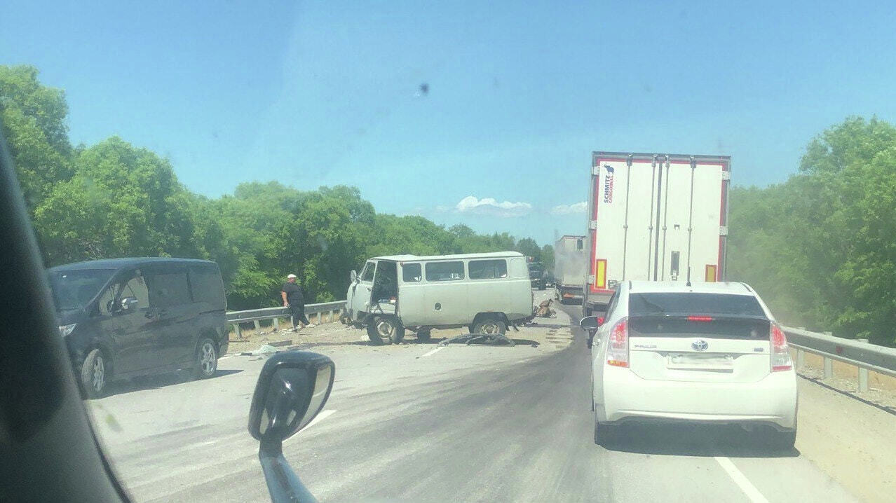 Выжившие в море крови — Prius врезался в «буханку» на встречке — Новости  Хабаровска