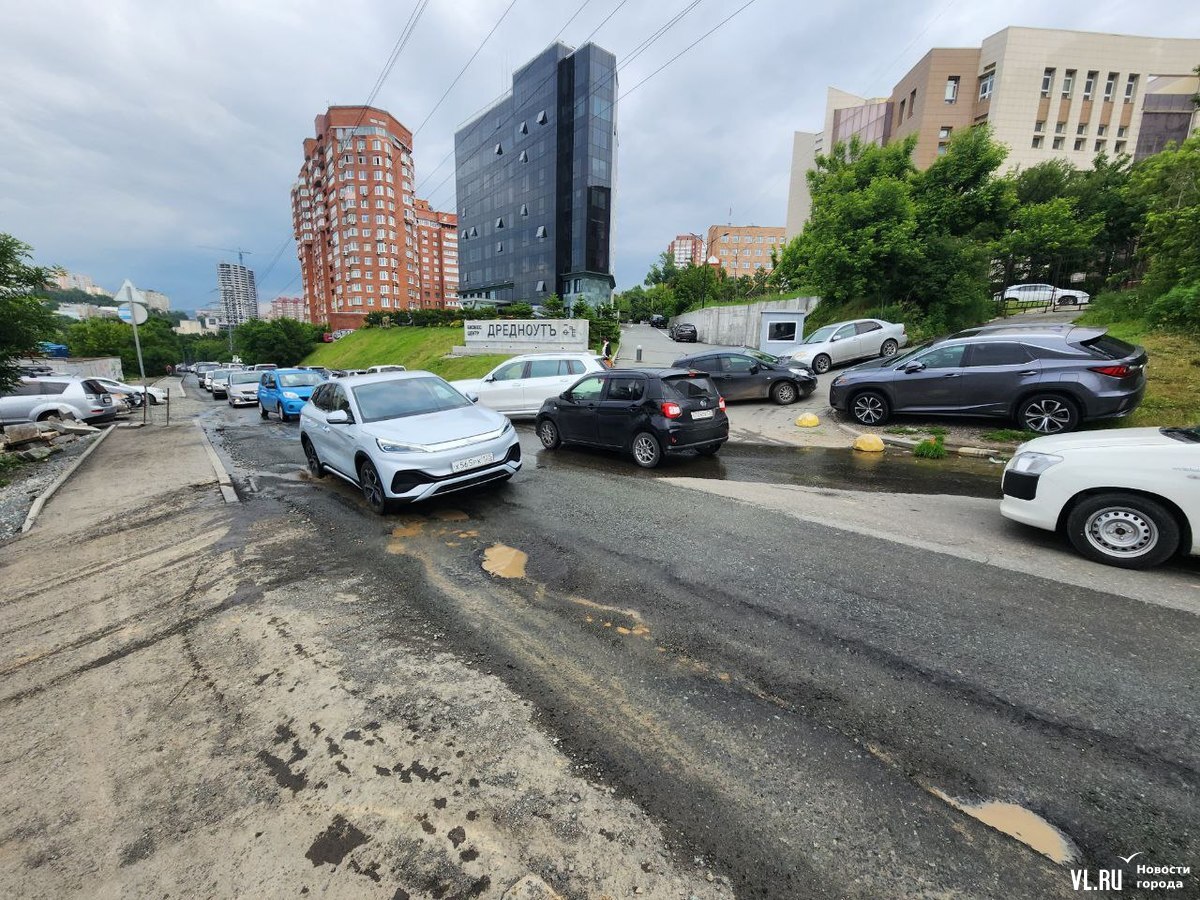 Провал за провалом: во Владивостоке массово ломаются колодцы и образуются  течи (ФОТО; ВИДЕО) – Новости Владивостока на VL.ru