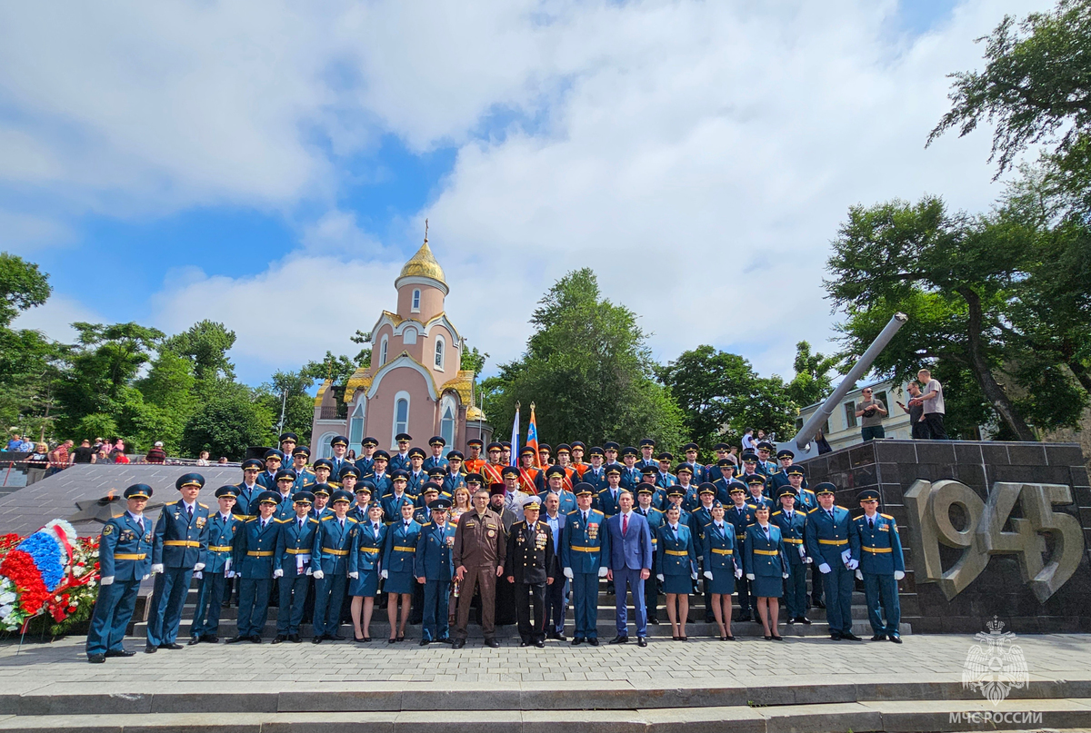 Во Владивостоке прошёл шестой выпуск курсантов Дальневосточной  пожарно-спасательной академии – Новости Владивостока на VL.ru