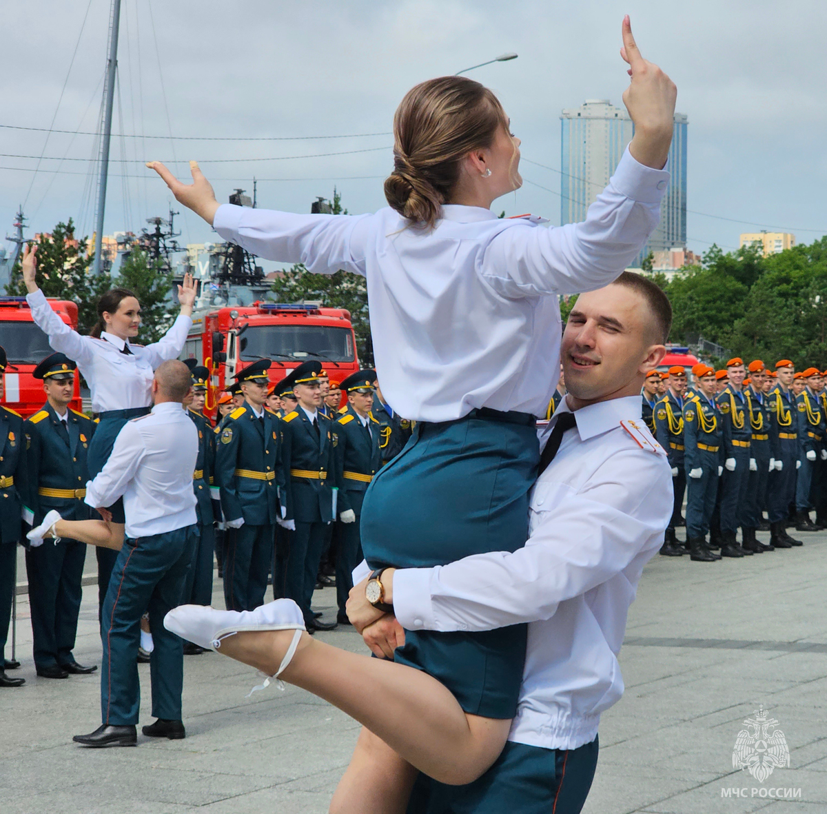 Во Владивостоке прошёл шестой выпуск курсантов Дальневосточной  пожарно-спасательной академии – Новости Владивостока на VL.ru