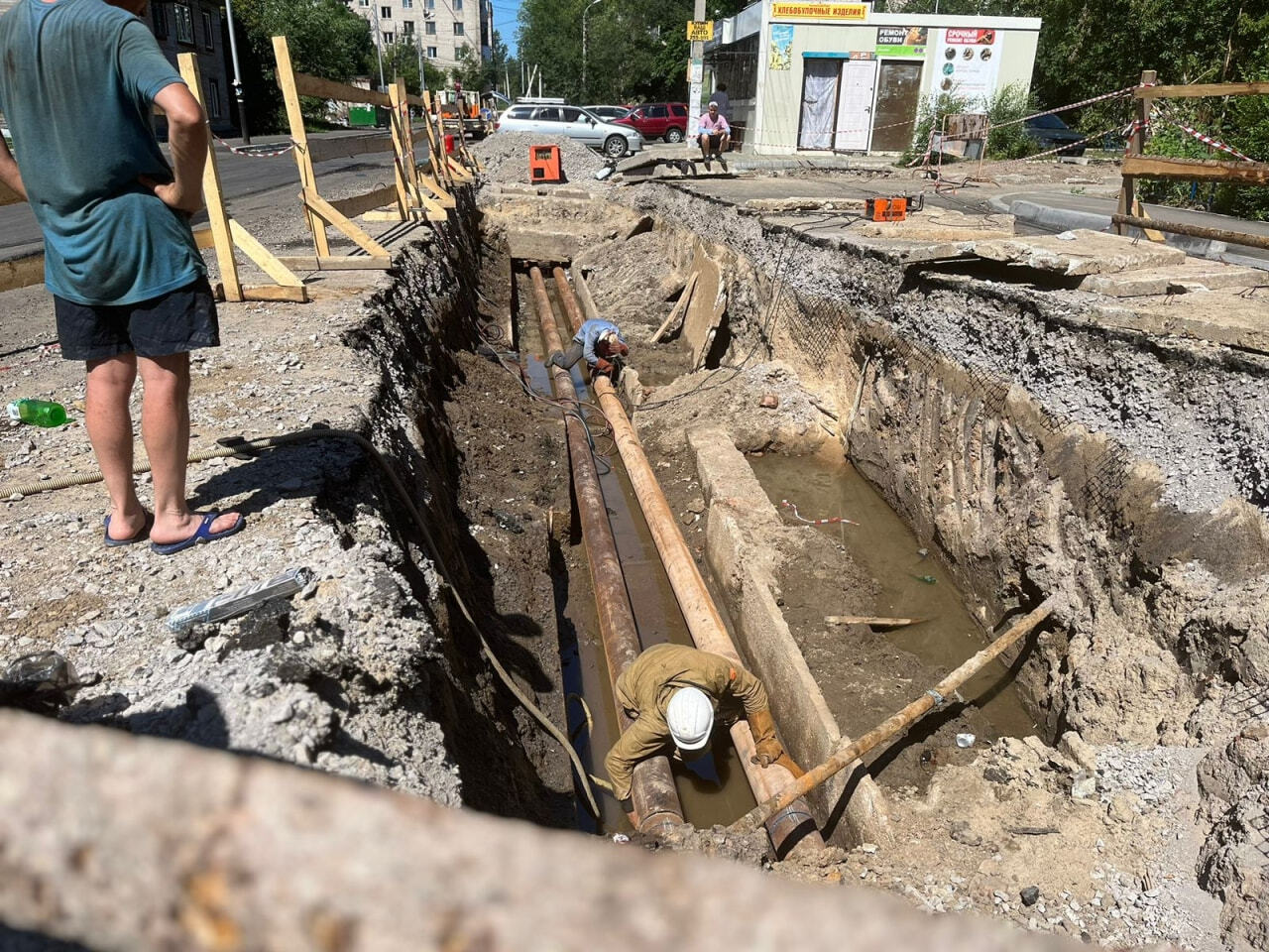 Скоро месяц: без горячей воды остались жители Индустриальной из-за порыва  (ФОТО) — Новости Хабаровска