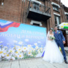 В честь праздника у входа в ЗАГС появился баннер — newsvl.ru