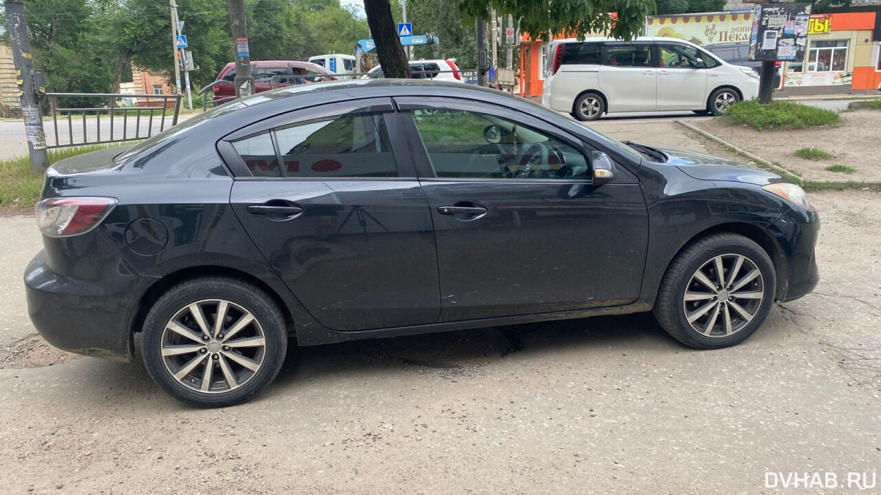 Пенсионерку на парковке магазина задним ходом сбила Mazda Axela (ФОТО) —  Новости Хабаровска