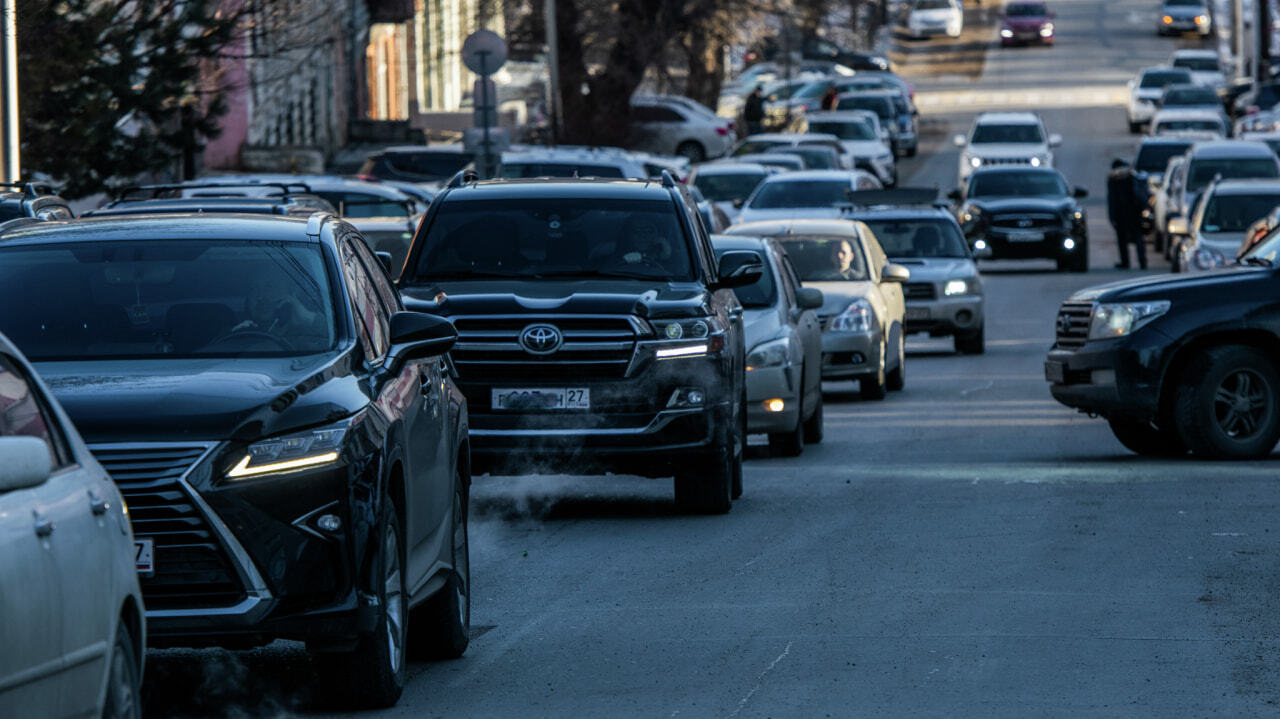 Дай дорогу дураку: какой «этикет» правит на магистралях города — Новости  Хабаровска