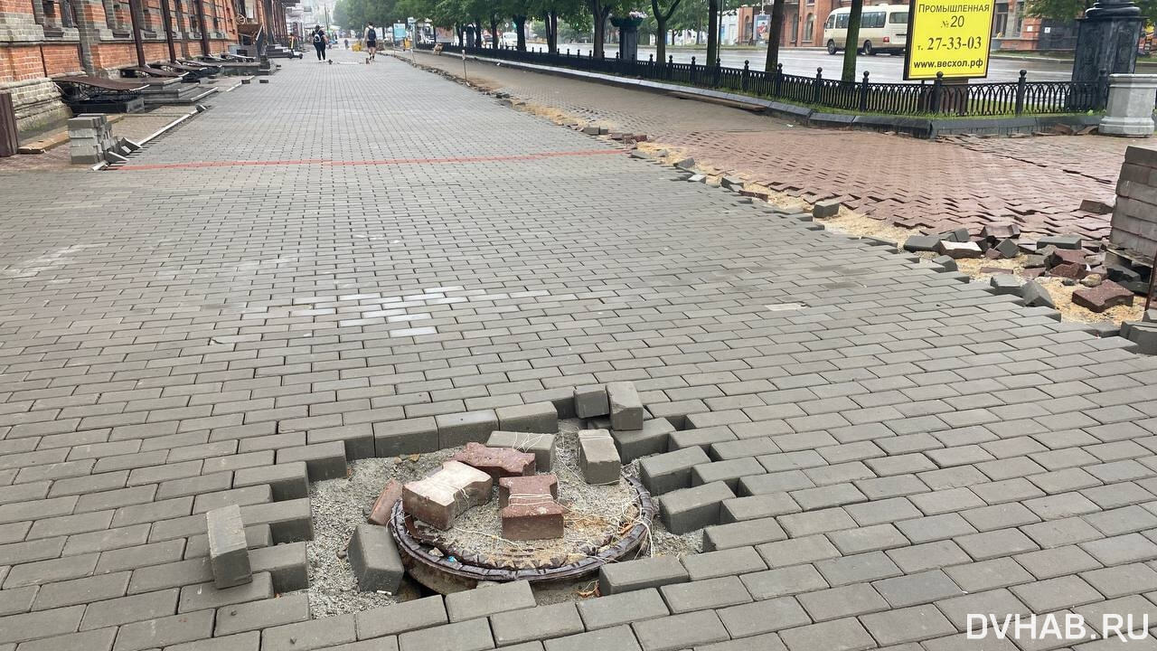 Новая брусчатка в центре города рассыпается спустя неделю (ФОТО) — Новости  Хабаровска