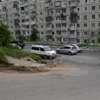 После того, как на Котельникова прокопали и засыпали траншею, здесь осталась яма — newsvl.ru