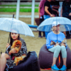 Зонты от организаторов помогали укрыться от дождя — newsvl.ru