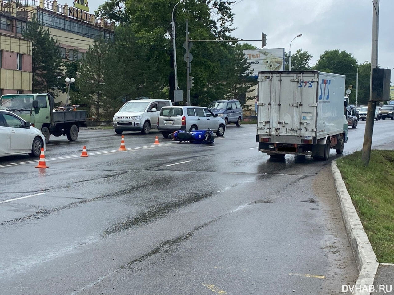 Мотоциклист погиб в ДТП с грузовиком на Восточном шоссе (ОБНОВЛЕНИЕ; ФОТО;  18+) — Новости Хабаровска