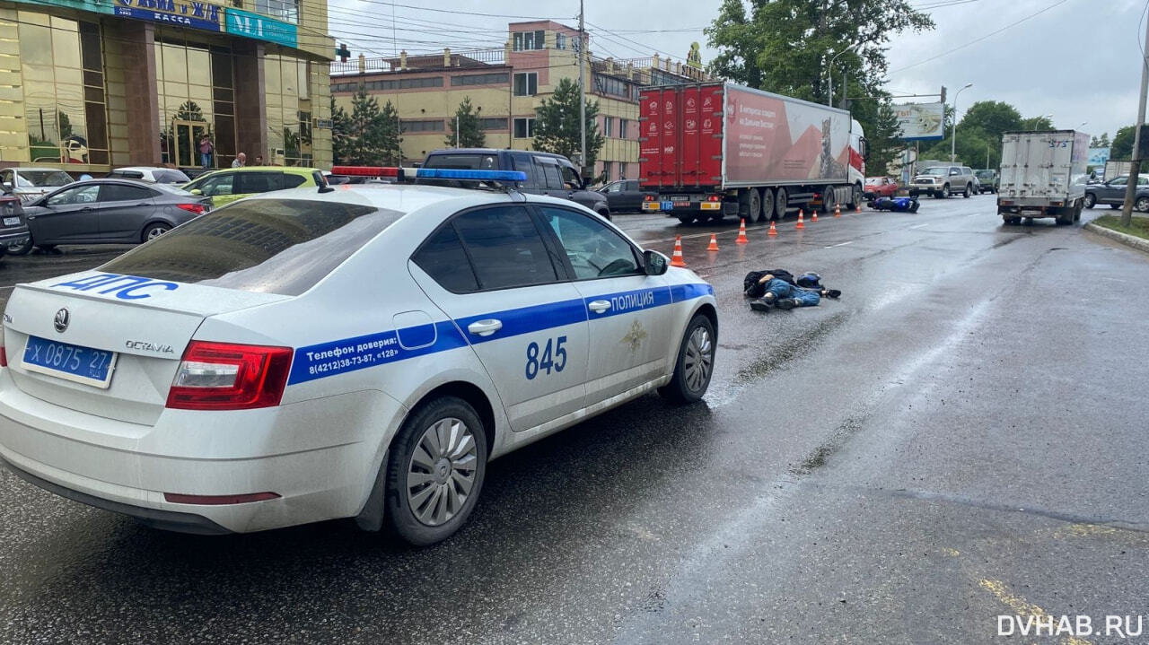 Мотоциклист погиб в ДТП с грузовиком на Восточном шоссе (ОБНОВЛЕНИЕ; ФОТО;  18+) — Новости Хабаровска