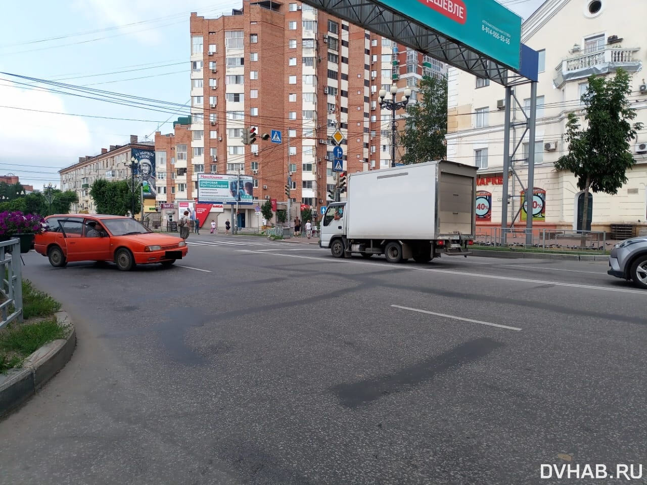 Первая в жизни авария: пенсионер сбил пешехода на перекрестке Ленина -  Запарина (ФОТО) — Новости Хабаровска