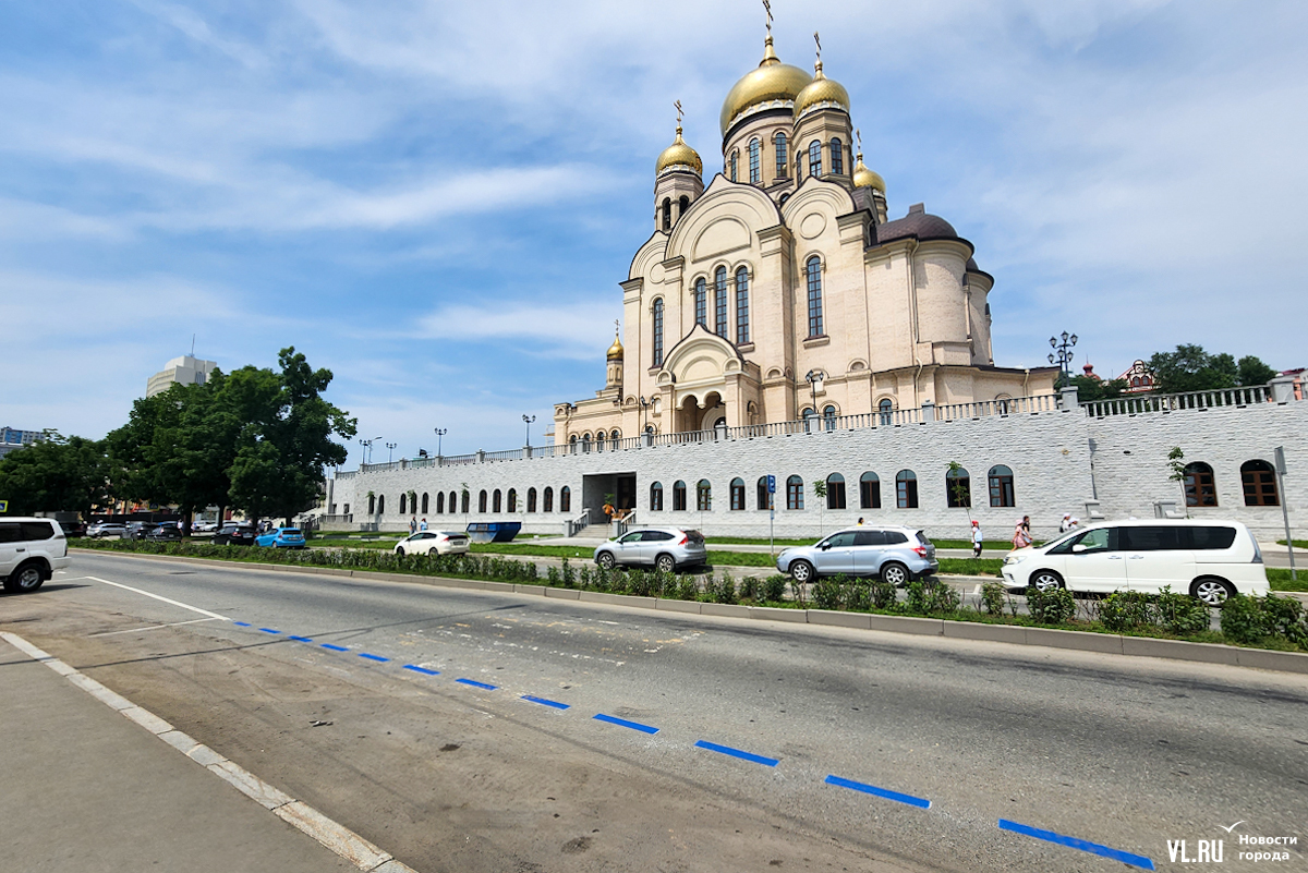 Платные парковки во Владивостоке снова обозначают синей разметкой, хотя  ранее признавали этот цвет неудачным (ФОТО) – Новости Владивостока на VL.ru