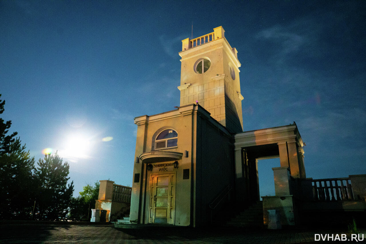 Осетровая Луна нависла над хабаровским Утёсом (ФОТО; ВИДЕО) — Новости  Хабаровска