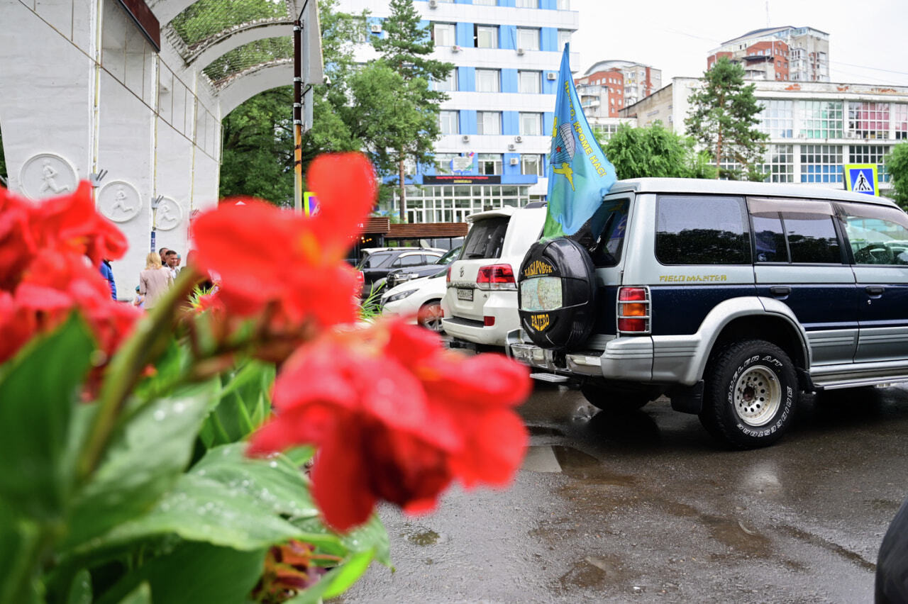 Почтить память погибших голубых беретов собрались хабаровчане (ФОТО; ВИДЕО)  — Новости Хабаровска