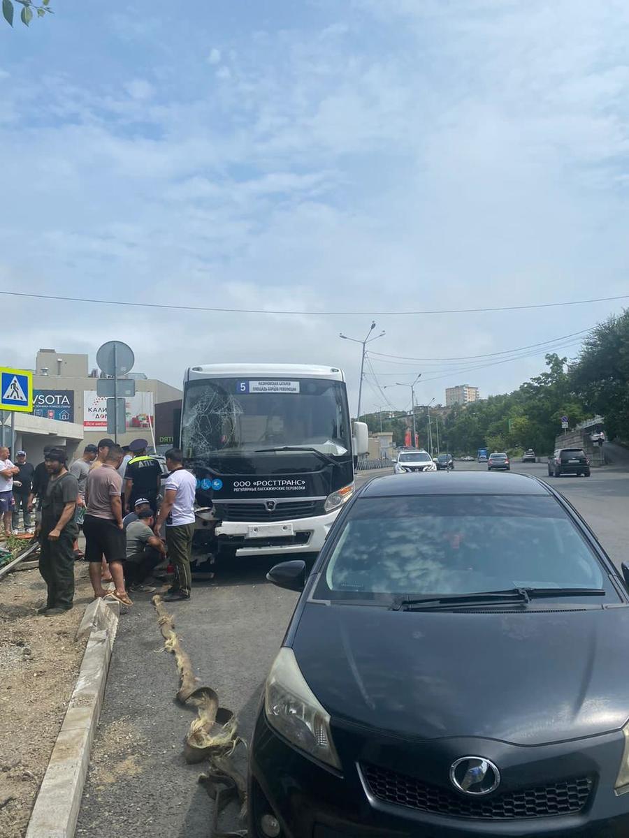 Прокуратура проверяет обстоятельства ДТП с участием автобуса во Владивостоке  (ФОТО; ВИДЕО) – Новости Владивостока на VL.ru