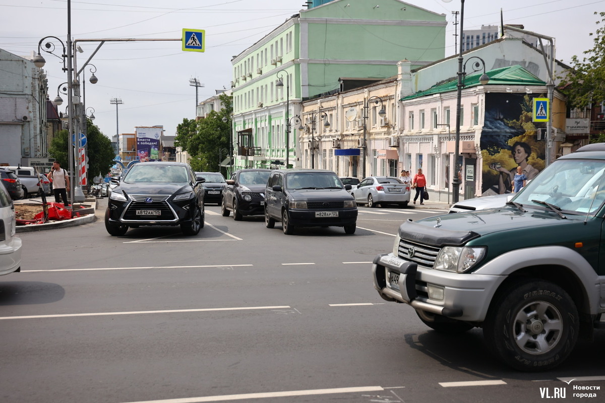 Из-за экспериментов с новыми светофорами на Семёновской и Алеутской стало  больше пробок (ФОТО) – Новости Владивостока на VL.ru