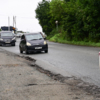 Дальше тротуаров нет, только обочина, которую размывает дождями — newsvl.ru