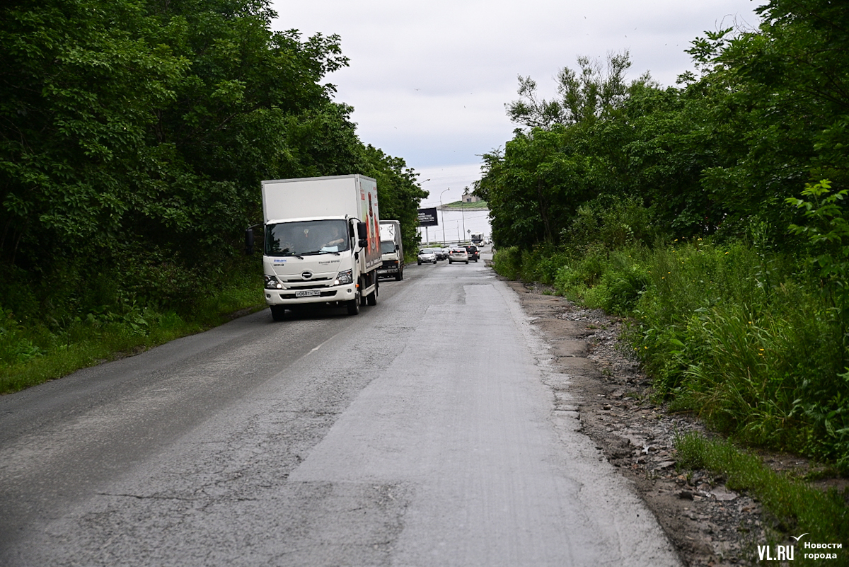 На Патрокле вдоль дороги к объездной трассе и морю сделают щебёночный  тротуар – Новости Владивостока на VL.ru