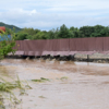 Вода сломала забор, когда её уровень был значительно выше — newsvl.ru