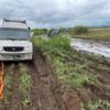 По таким дорогам в Пуциловку везут гуманитарную помощь. Фото администрации УГО — newsvl.ru