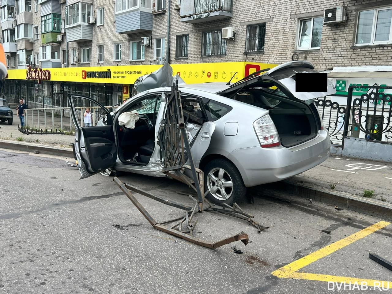 Душили и угрожали ножом: пассажиры такси спровоцировали аварию (ФОТО) —  Новости Хабаровска