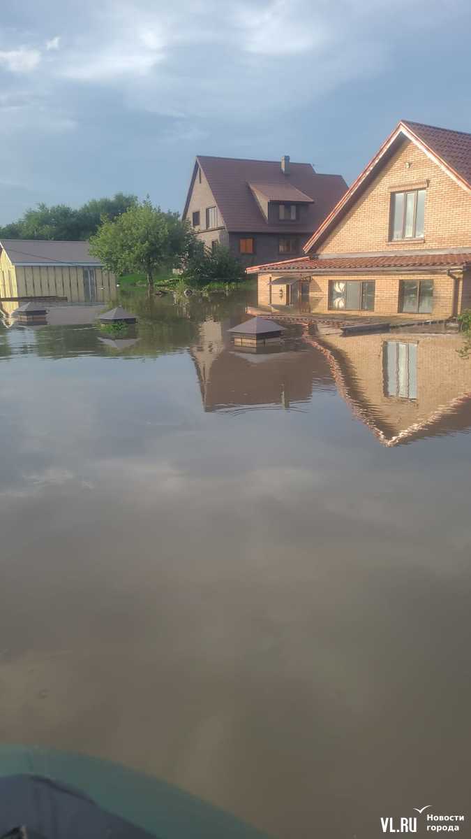 Большая вода – маленькая лодка: как добровольцы помогали тонущему  Уссурийску (ФОТО) – Новости Владивостока на VL.ru