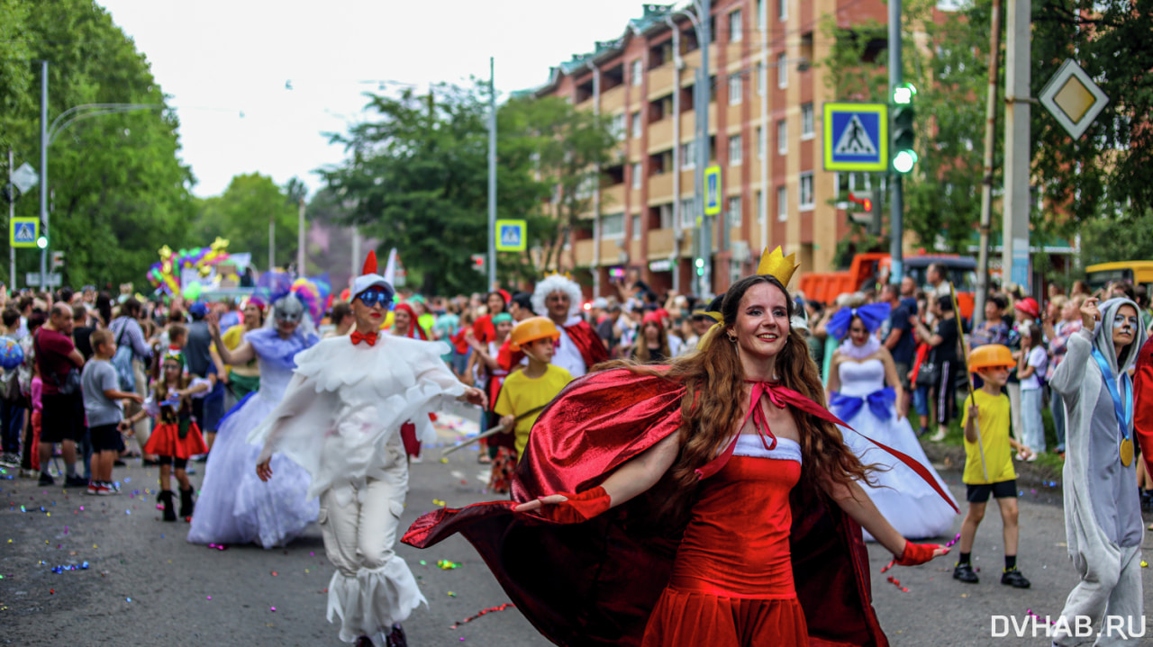 Горячая секс оргия со страстными бразильянками во время карнавала