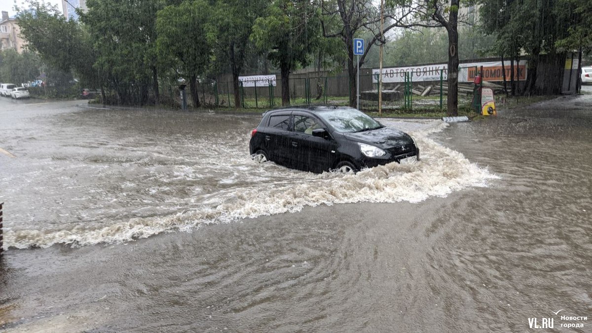 Ливень во Владивостоке оставил после себя разбитые и затопленные дороги  (ФОТО; ВИДЕО) – Новости Владивостока на VL.ru