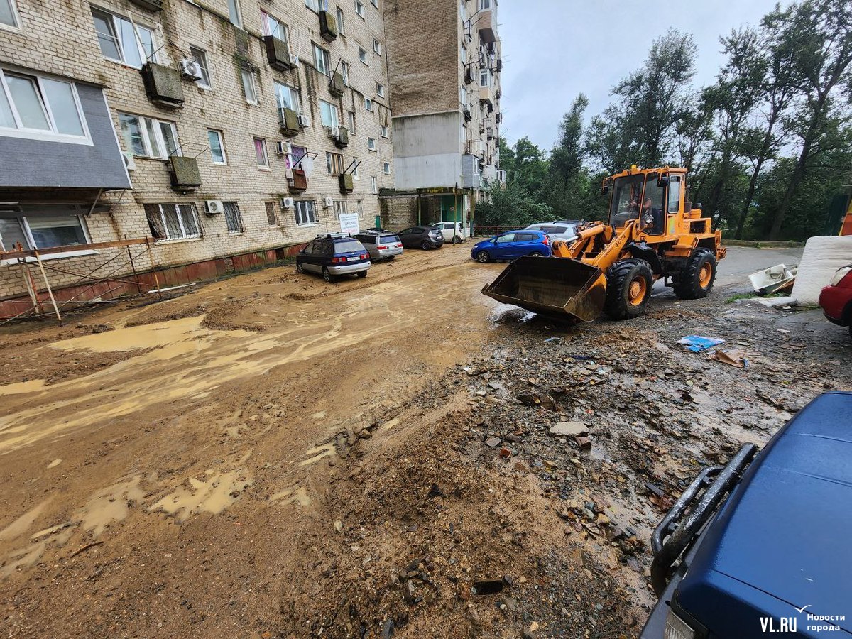 Ливень во Владивостоке оставил после себя разбитые и затопленные дороги  (ФОТО; ВИДЕО) – Новости Владивостока на VL.ru