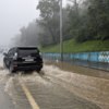 На выезде из города огромные лужи — newsvl.ru