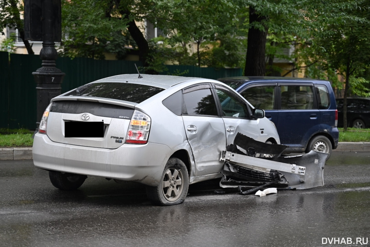 Образовалась пробка: две Toyota Prius и кей-кар столкнулись на Пушкина  (ФОТО) — Новости Хабаровска