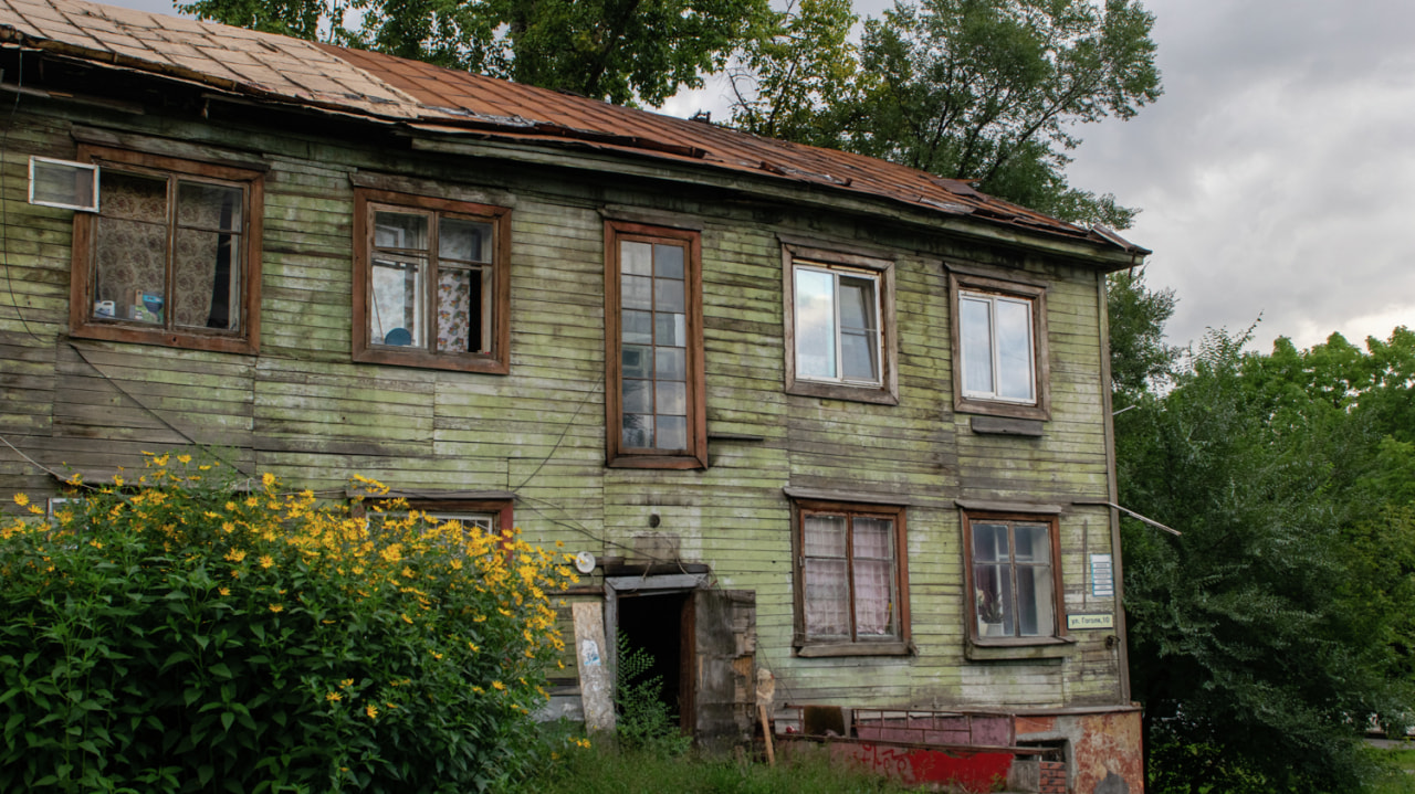 Череду пожаров вместо расселения дождались жители барака у «Белого дома»  (ФОТО) — Новости Хабаровска