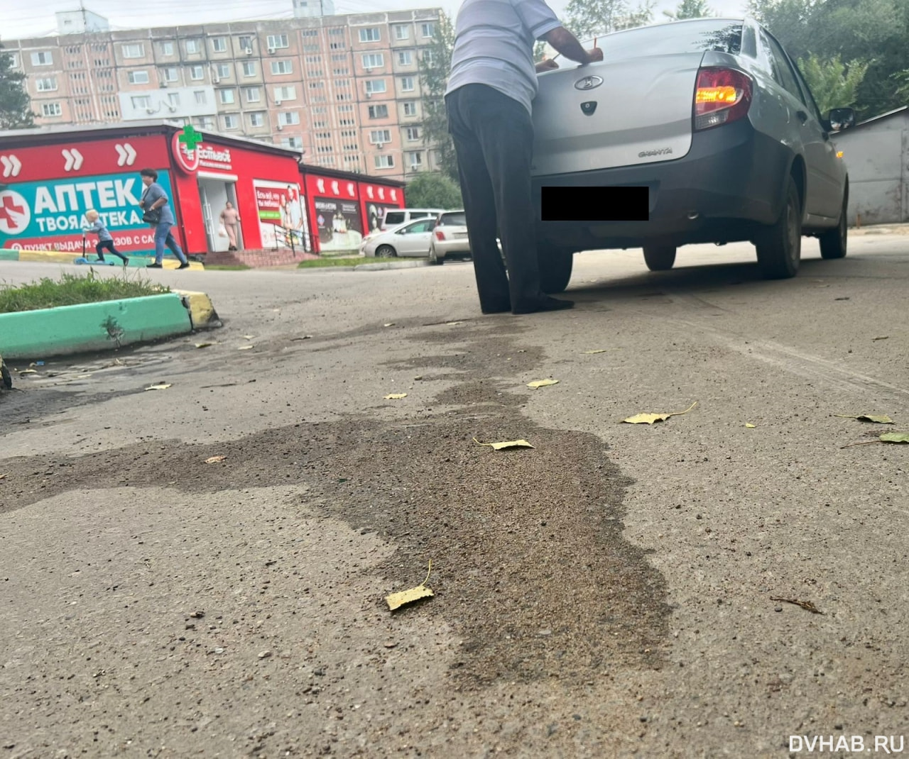 Бросила самокат и сбежала женщина после ДТП с Lada Granta (ФОТО) — Новости  Хабаровска