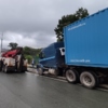 За повреждённым грузовиком уже приехал эвакуатор — newsvl.ru