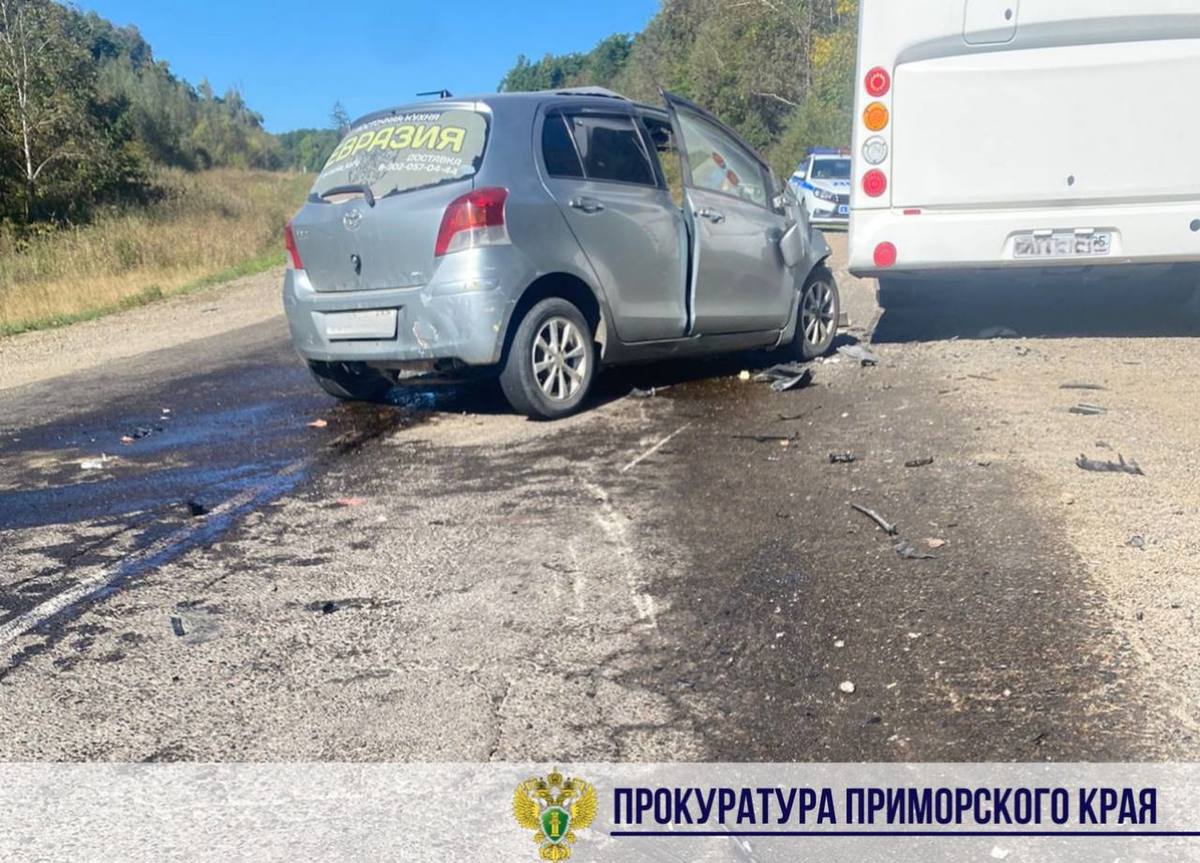 Между Орловкой и Анучино погиб пассажир Toyota Vitz – на встречке машина  врезалась в автобус (ФОТО; ВИДЕО) – Новости Владивостока на VL.ru