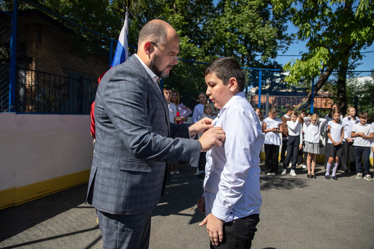 Учителя и школьники, которые спасли девочку на Седанке, получили медали — а  преступник отправился в СИЗО – Новости Владивостока на VL.ru